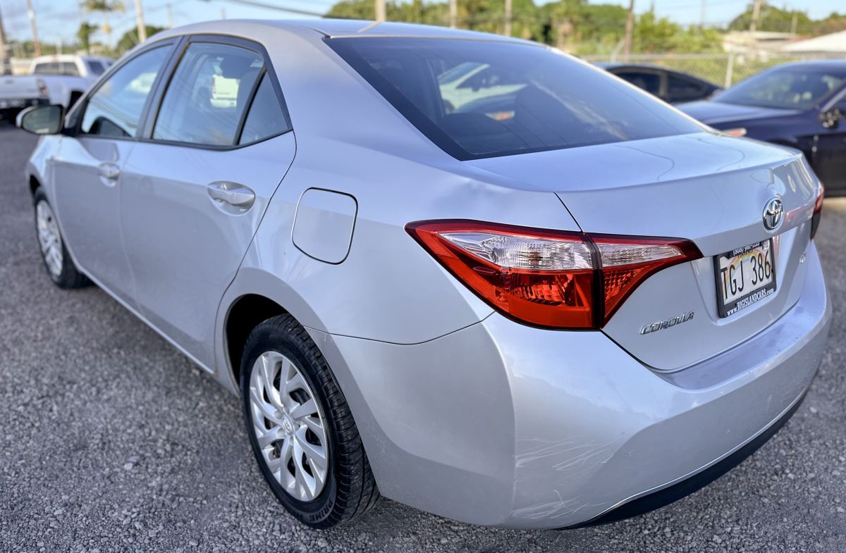 2018 Toyota Corolla LE photo 6